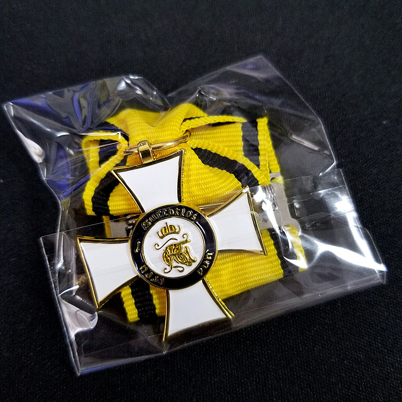الكلاسيكية الصليب ميدالية طبق  - مراجعة Collectible Vintage Brooches وسعره
